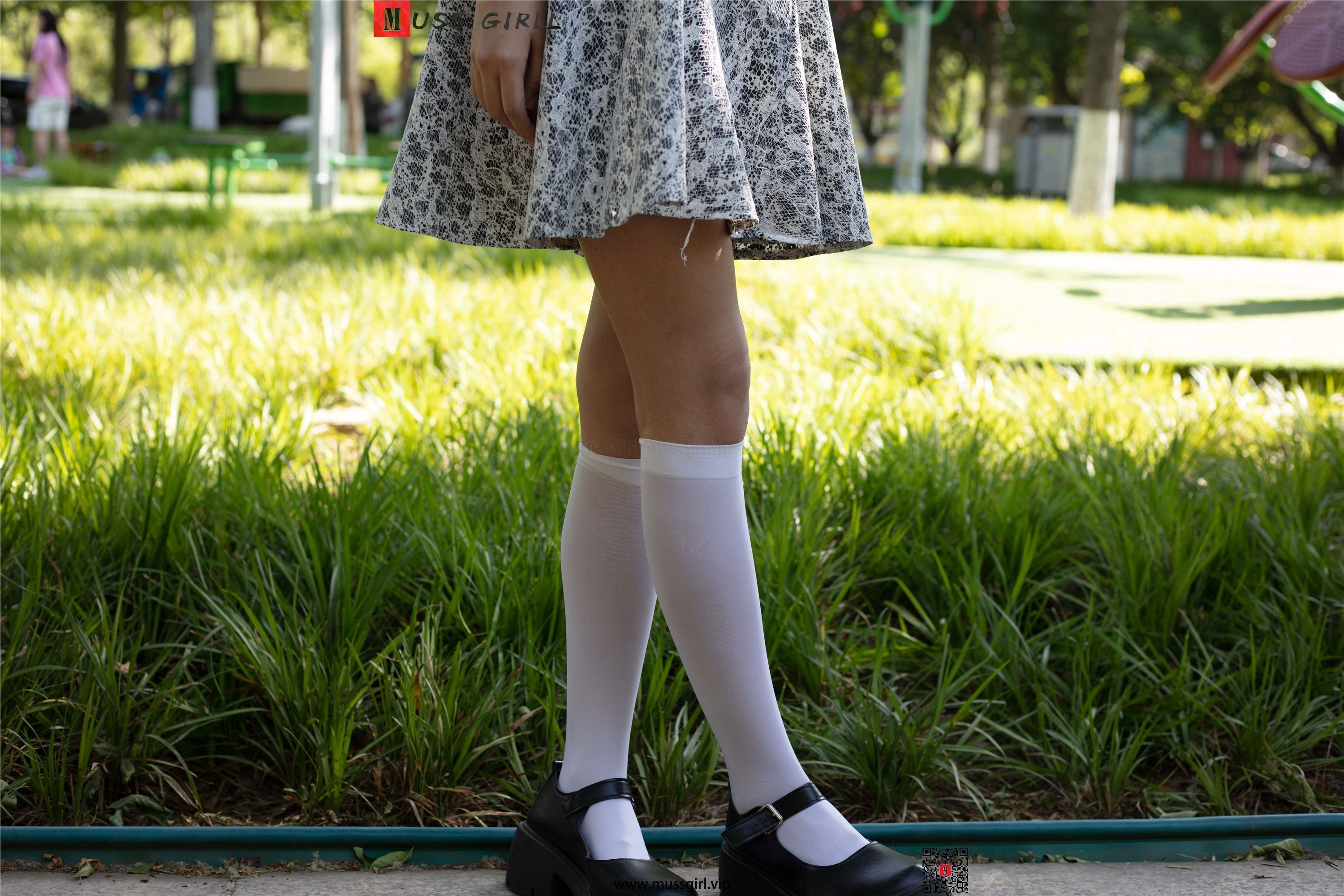 MussGirl慕丝女郎  NO.209 公园碎花裙过膝白丝